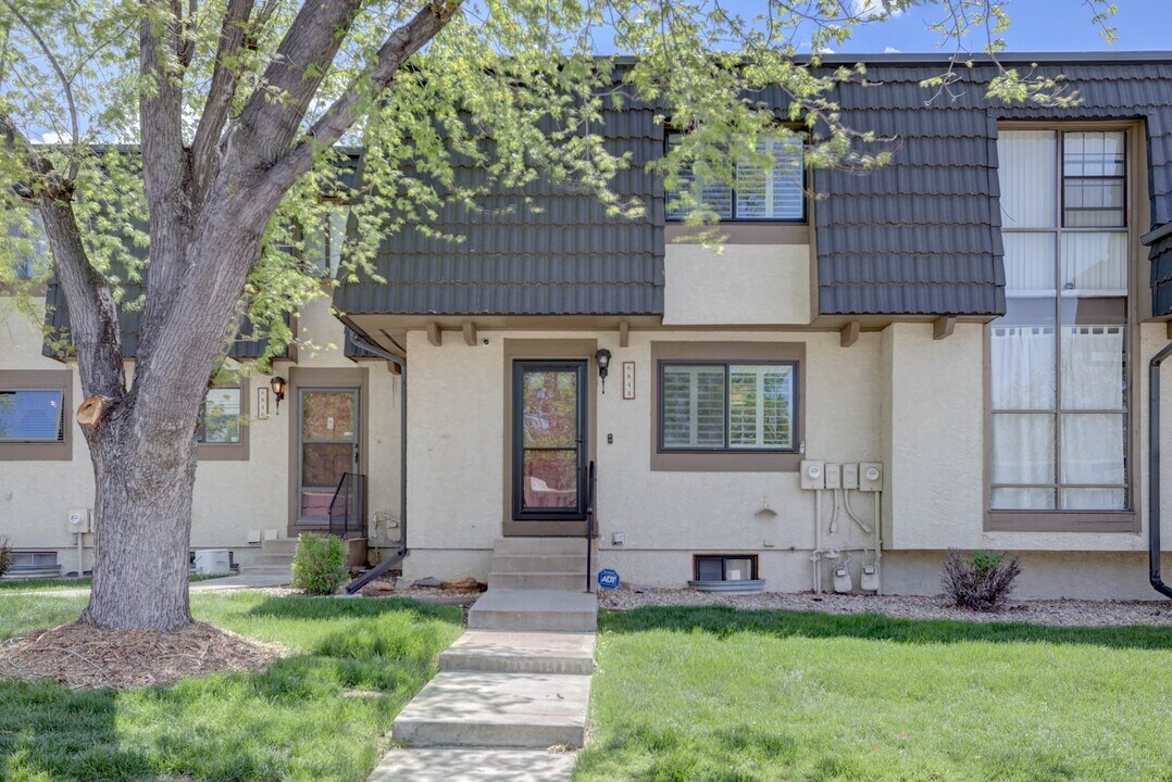 6844 S Broadway in Centennial, CO - Building Photo