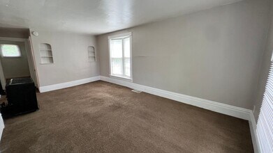 306 Hollister Ave SE-Unit -Apt 2 in Grand Rapids, MI - Foto de edificio - Building Photo