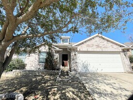 8441 Little Fawn Ln in Dallas, TX - Building Photo