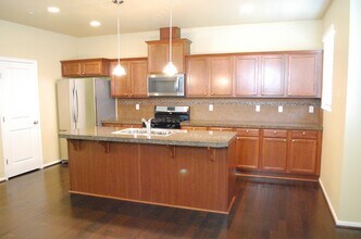 Townhome in Bothell, Great Location!! in Bothell, WA - Building Photo - Building Photo