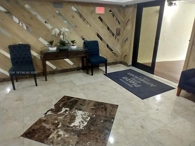 17021 N Bay Rd in Sunny Isles Beach, FL - Foto de edificio - Building Photo