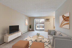 Chateau Montreal in St. Paul, MN - Building Photo