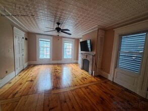 44 Princeton St, Unit 1 in Boston, MA - Foto de edificio - Building Photo