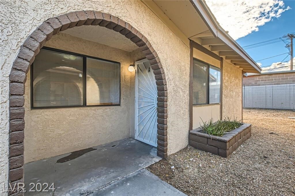 5913 Smoke Ranch Rd in Las Vegas, NV - Building Photo