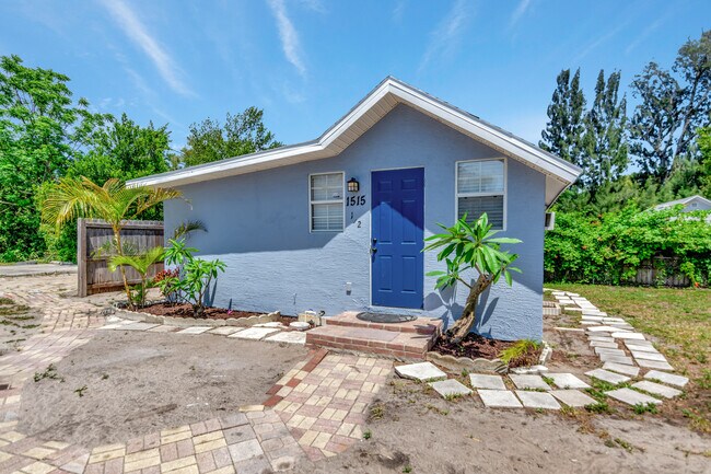 1515 Sadlon Ave, Unit 1515 Half Sadlon Ave in Clearwater, FL - Building Photo - Building Photo