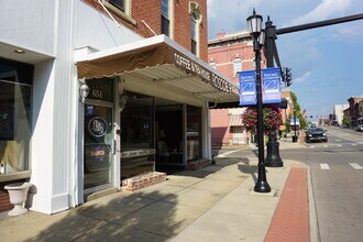 651 Wheeling Ave, Unit 3 in Cambridge, OH - Building Photo - Building Photo