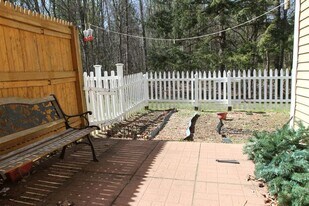 238 Base Hill Rd, Unit 62 in Keene, NH - Building Photo