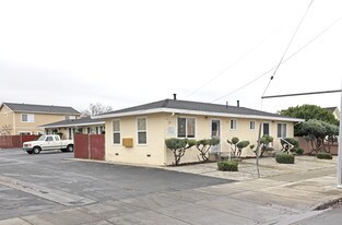 31 Hawkins St in Hollister, CA - Building Photo