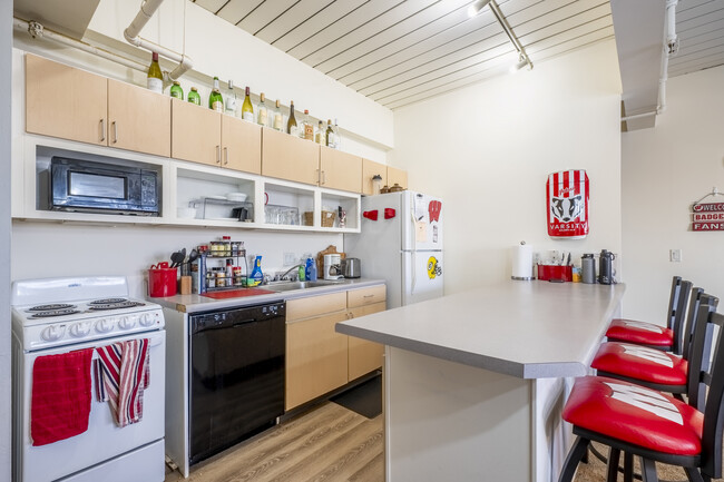 Park Terrace West Apartments in Madison, WI - Building Photo - Interior Photo