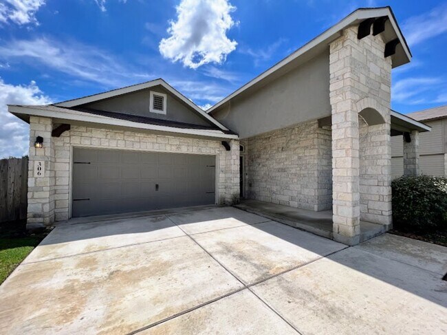 306 Orion Dr in New Braunfels, TX - Building Photo - Building Photo