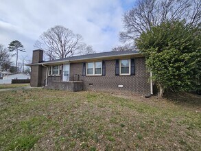 3 Bristol Dr in Taylors, SC - Building Photo - Building Photo