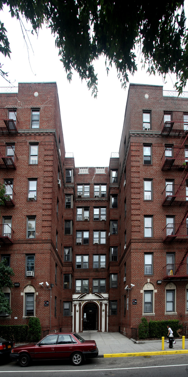 40-45 Hampton St in Jackson Heights, NY - Foto de edificio - Building Photo