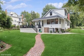 146 E Maple St in Hinsdale, IL - Building Photo - Building Photo