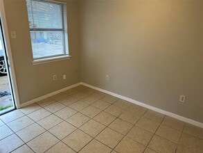 210 W 4th St in Irving, TX - Building Photo - Building Photo