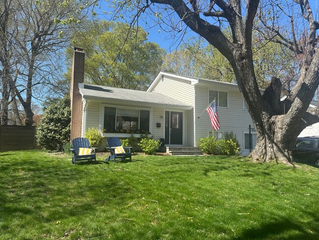 10 Goodrich Rd in Annapolis, MD - Foto de edificio - Building Photo