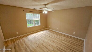 830 Wood Creek Dr in Hubert, NC - Foto de edificio - Building Photo