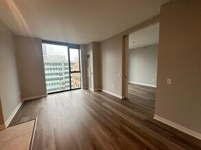 227 W Lake St in Chicago, IL - Building Photo - Building Photo