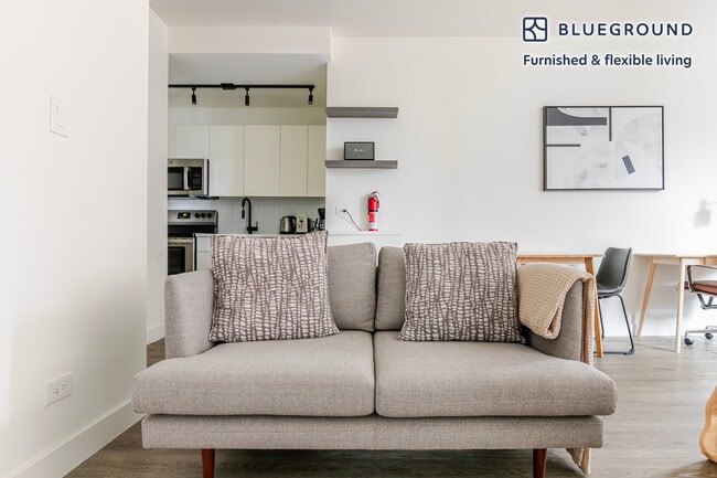 21 E Chestnut St, Unit SI FL12-ID1295 in Chicago, IL - Building Photo - Building Photo