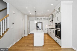 7504 Sawyer Farm Wy in McLean, VA - Building Photo - Building Photo