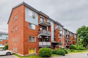 Corbusier Complex in Laval, QC - Building Photo