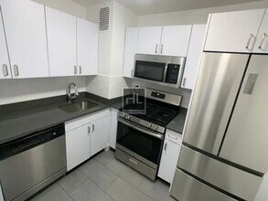 96-95 5th Ave in New York, NY - Building Photo - Building Photo