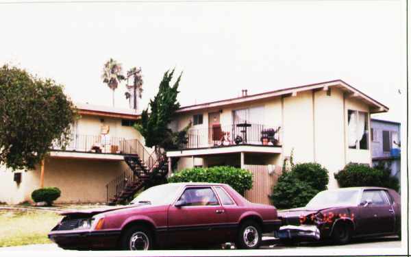 2117 Mariposa St in Oxnard, CA - Foto de edificio - Building Photo