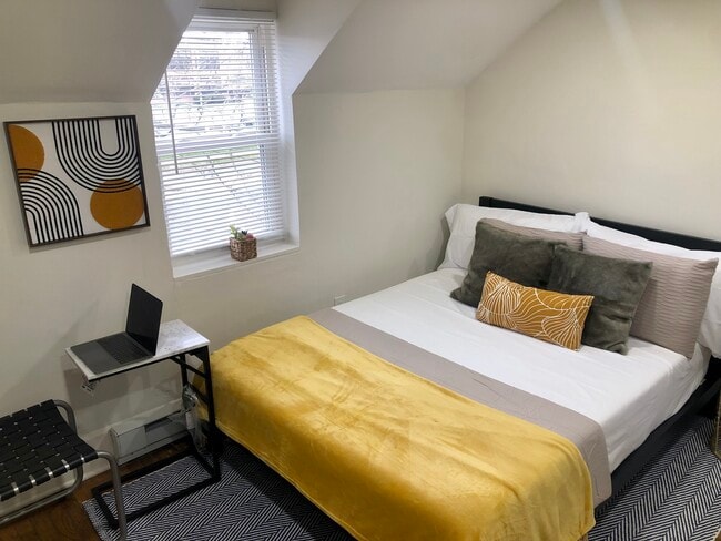 893 Parkway Ave, Unit Up in Ewing, NJ - Foto de edificio - Building Photo