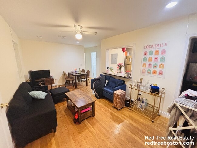 62 Egmont St, Unit 3 in Brookline, MA - Foto de edificio - Building Photo