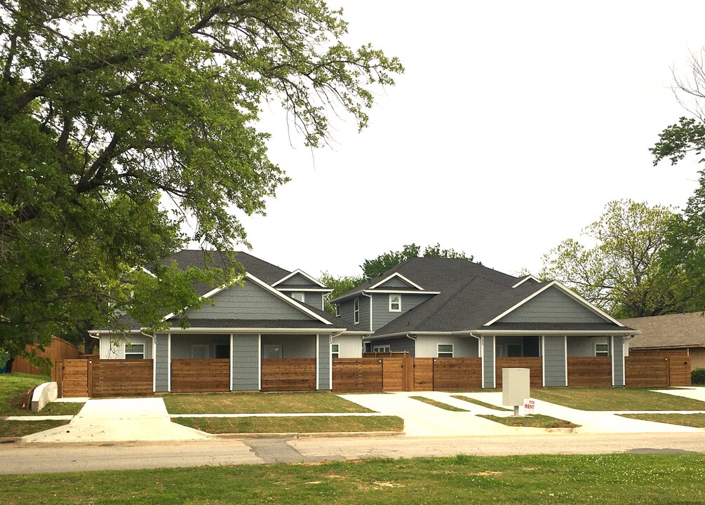 715 W Woodard St in Denison, TX - Foto de edificio