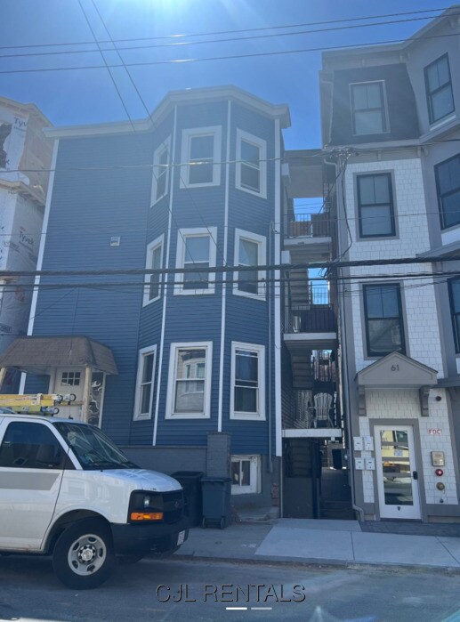 63 Falcon St in Boston, MA - Building Photo