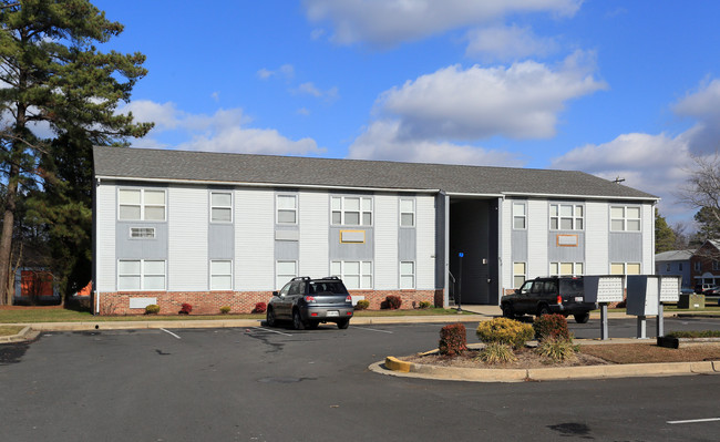 Brittany Bay Apartments in Rock Hall, MD - Foto de edificio - Building Photo