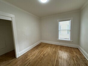 849 Kalamazoo Ave SE-Unit -Apt 1 in Grand Rapids, MI - Building Photo - Building Photo