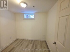 1324 Odessa Crescent in Oakville, ON - Building Photo - Building Photo
