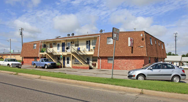 Santee Apartments in Oklahoma City, OK - Building Photo - Building Photo