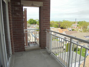6560 W Diversey Ave in Chicago, IL - Building Photo - Building Photo