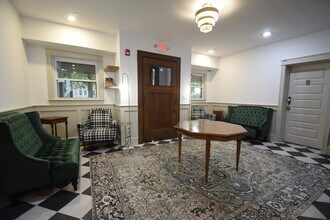 44 Winslow Rd, Unit 1 in Brookline, MA - Building Photo - Building Photo