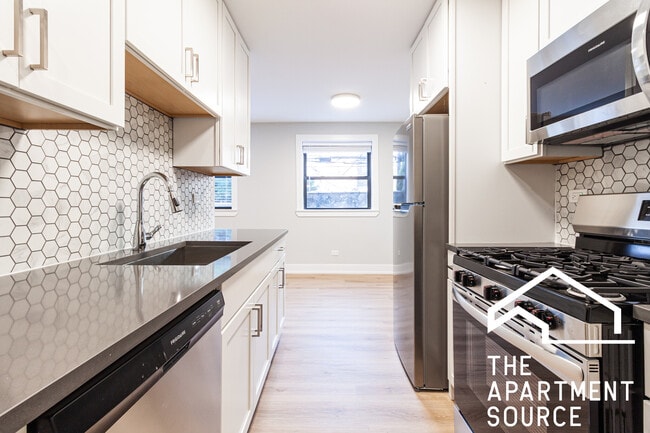 540 W Aldine Ave, Unit 209