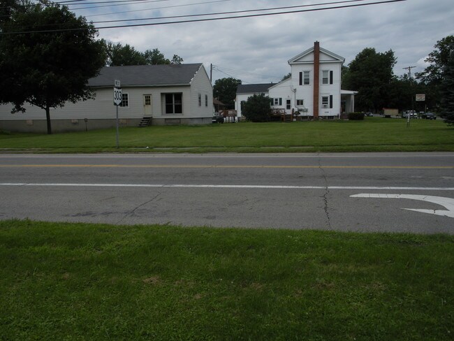 8961 N Main St in Windham, OH - Foto de edificio - Building Photo