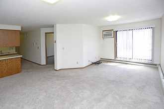 College Living St. Cloud in St. Cloud, MN - Building Photo - Interior Photo