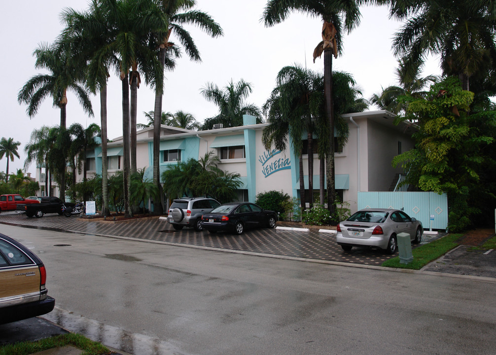 132 Isle Of Venice Dr in Fort Lauderdale, FL - Building Photo