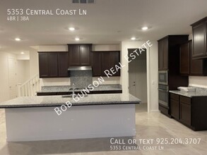 5353 Central Coast Ln in Antioch, CA - Building Photo - Building Photo