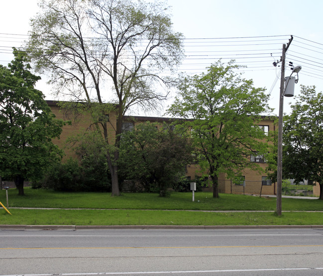 2356 Islington Ave in Toronto, ON - Building Photo - Building Photo