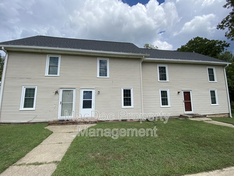 210 Milford St in Bowling Green, VA - Building Photo