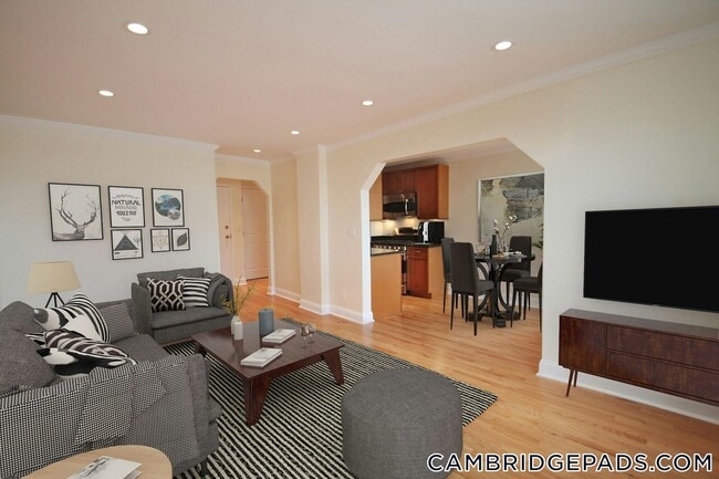 60 Brattle St, Unit 701 in Cambridge, MA - Building Photo - Building Photo