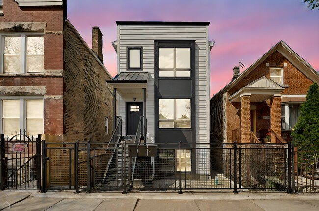 2626 W 21st St in Chicago, IL - Building Photo - Building Photo