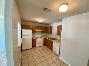 6506 Santos St in Austin, TX - Foto de edificio - Building Photo