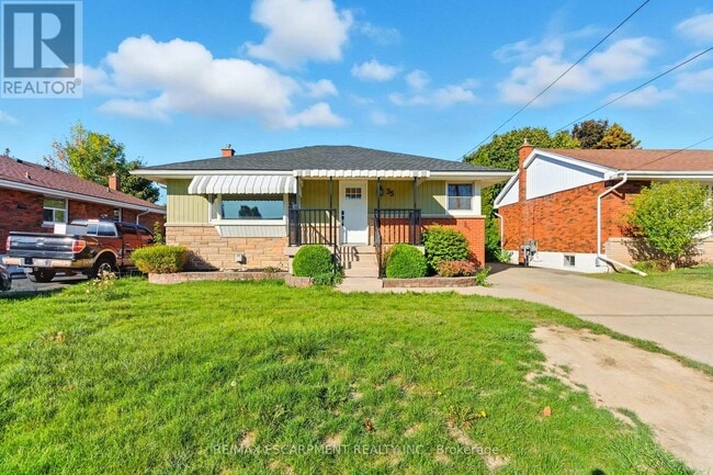 property at 35 Wildewood Ave
