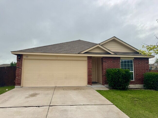 111 Hawk Cir in Luling, TX - Building Photo - Building Photo