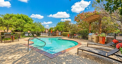 Parc Plaza Apartments in Euless, TX - Foto de edificio - Building Photo