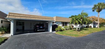 2009 Riverbluff Pkwy in Sarasota, FL - Building Photo